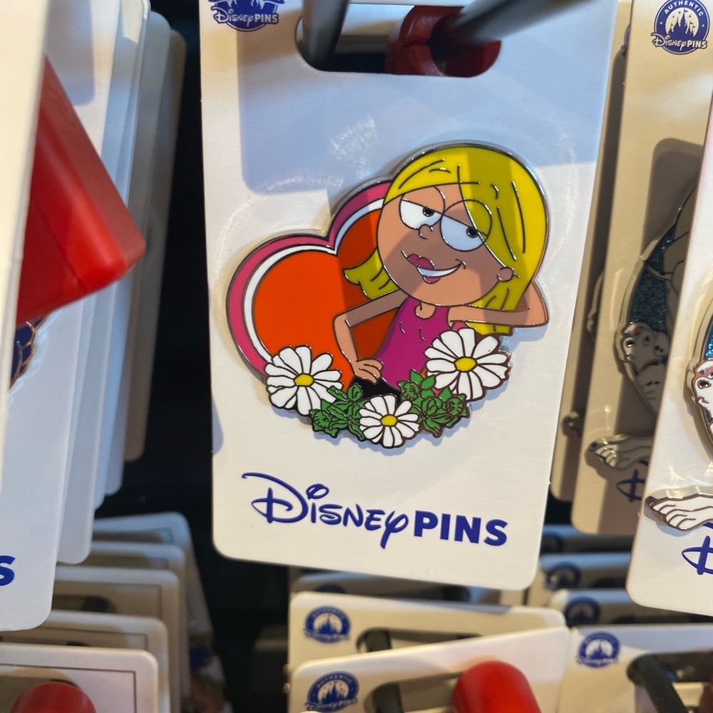 Lizzie McGuire heart and flowers pin